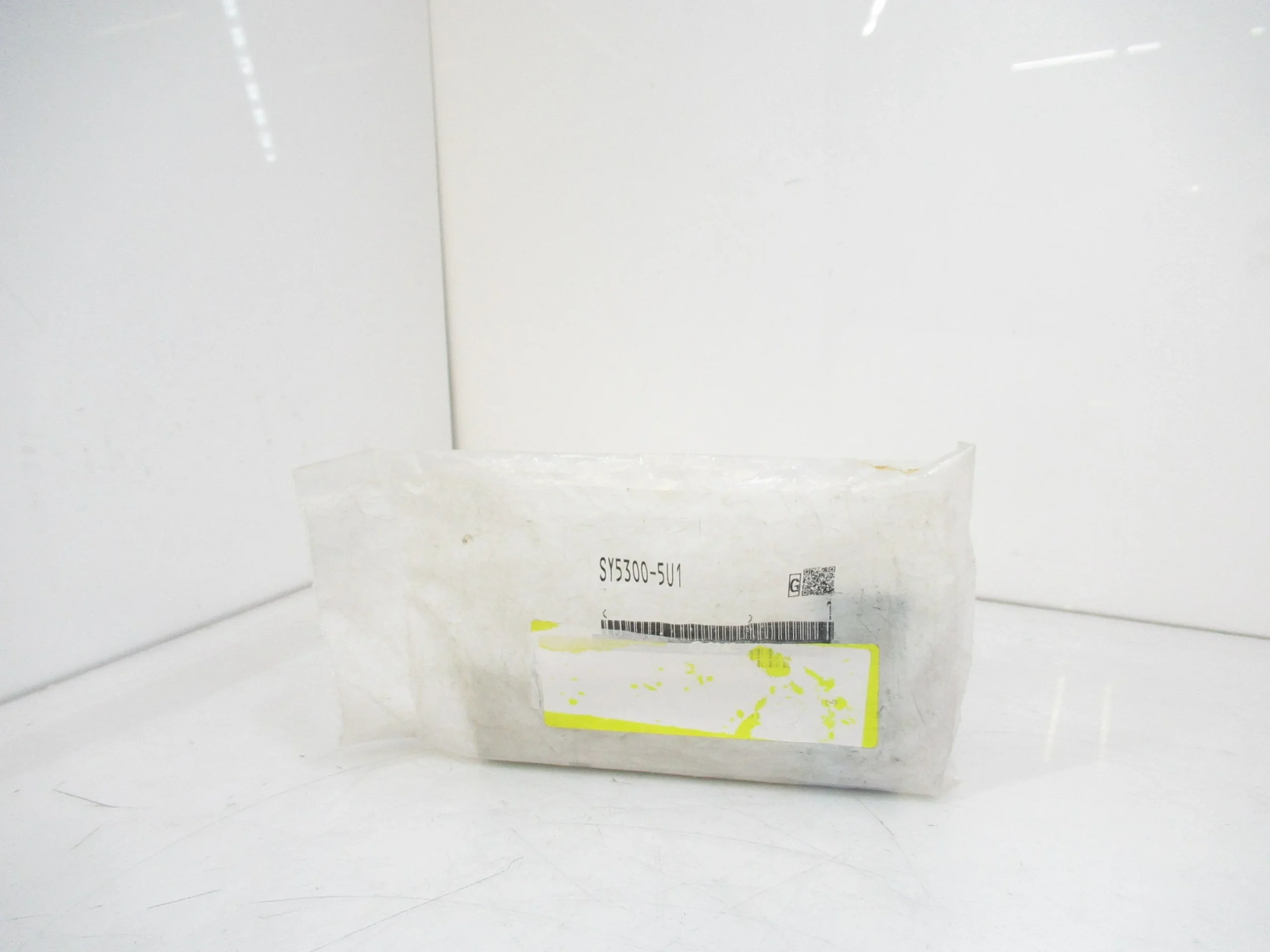 Smc SY5300-5U1 Double Operator Solenoid Valve, 24V DC